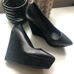 Black Aldo shoes 7.5 wedge pointy toe